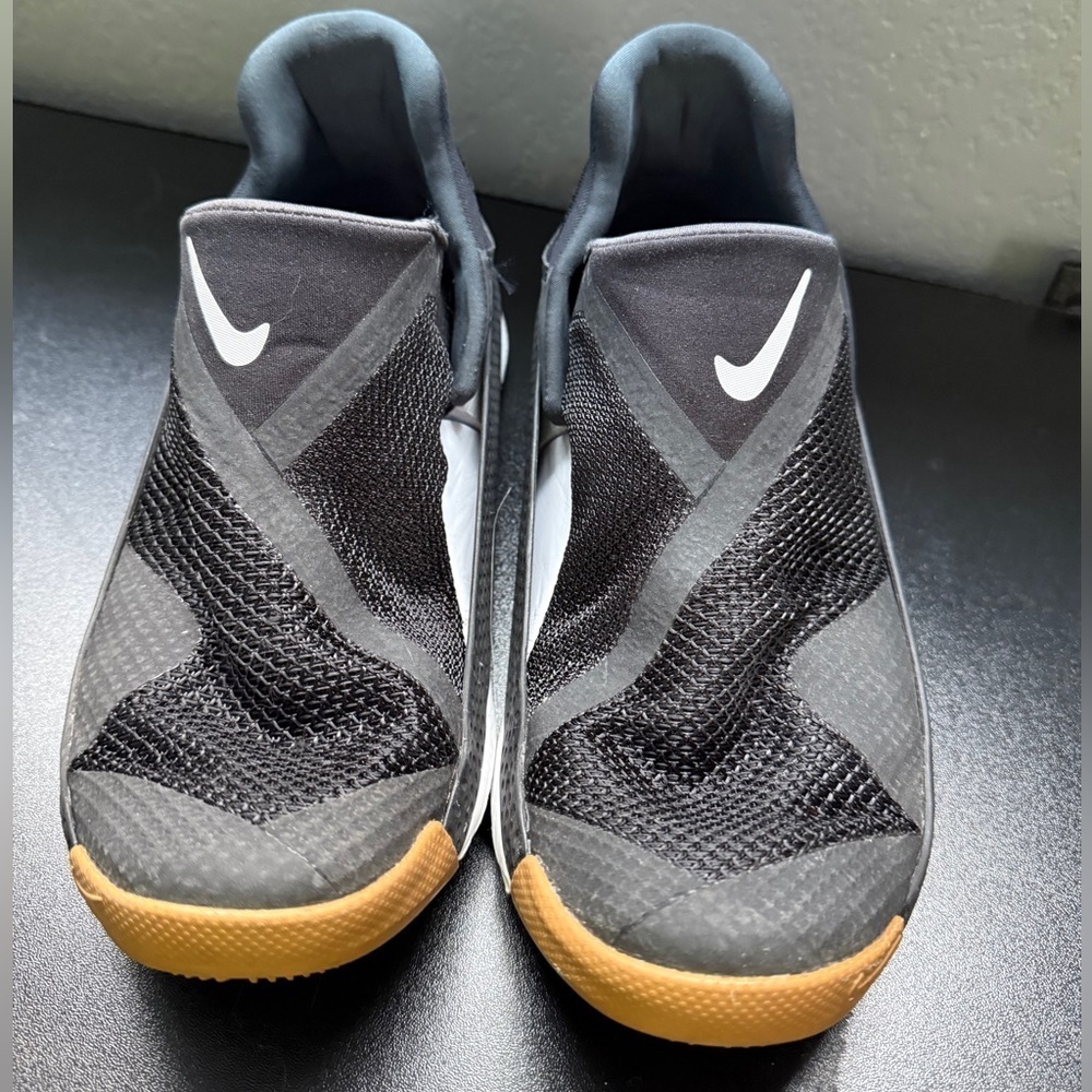 Nike Go FlyEase Black and White Mesh Gum Bottom Slip-Ons Women’s 7 ECU